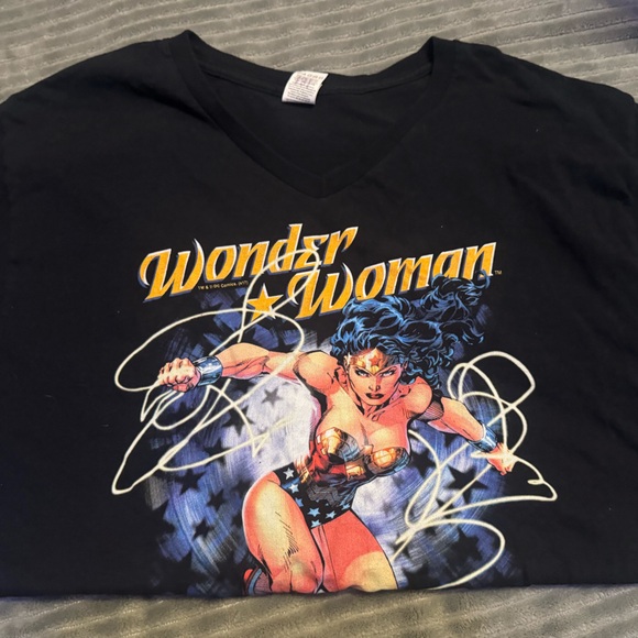 Vintage Wonder Woman Tee - Picture 1 of 4